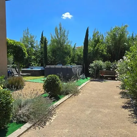 Сasa de vacaciones New House With Comforts In