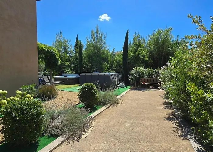 Сasa de vacaciones New House With Comforts In