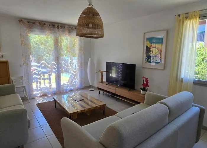 New House With Comforts In Hébergement de vacances