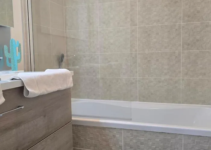 New House With Comforts In Hébergement de vacances Grimaud