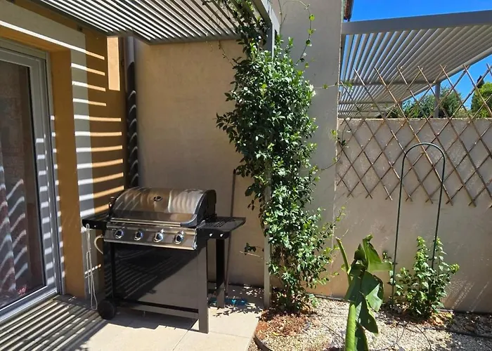 New House With Comforts In Hébergement de vacances *