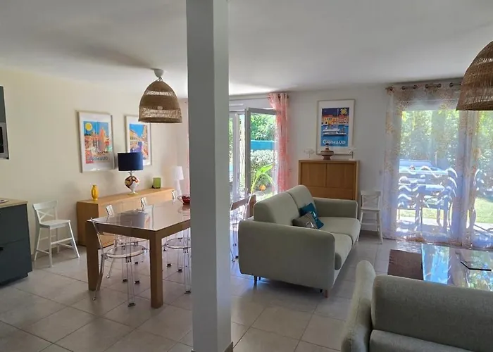 New House With Comforts In Hébergement de vacances *