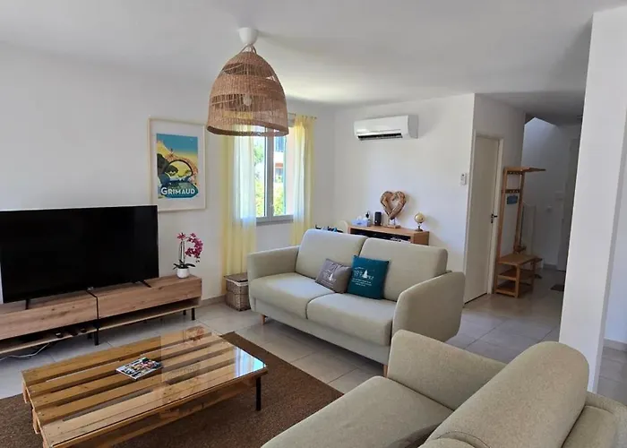 New House With Comforts In Hébergement de vacances